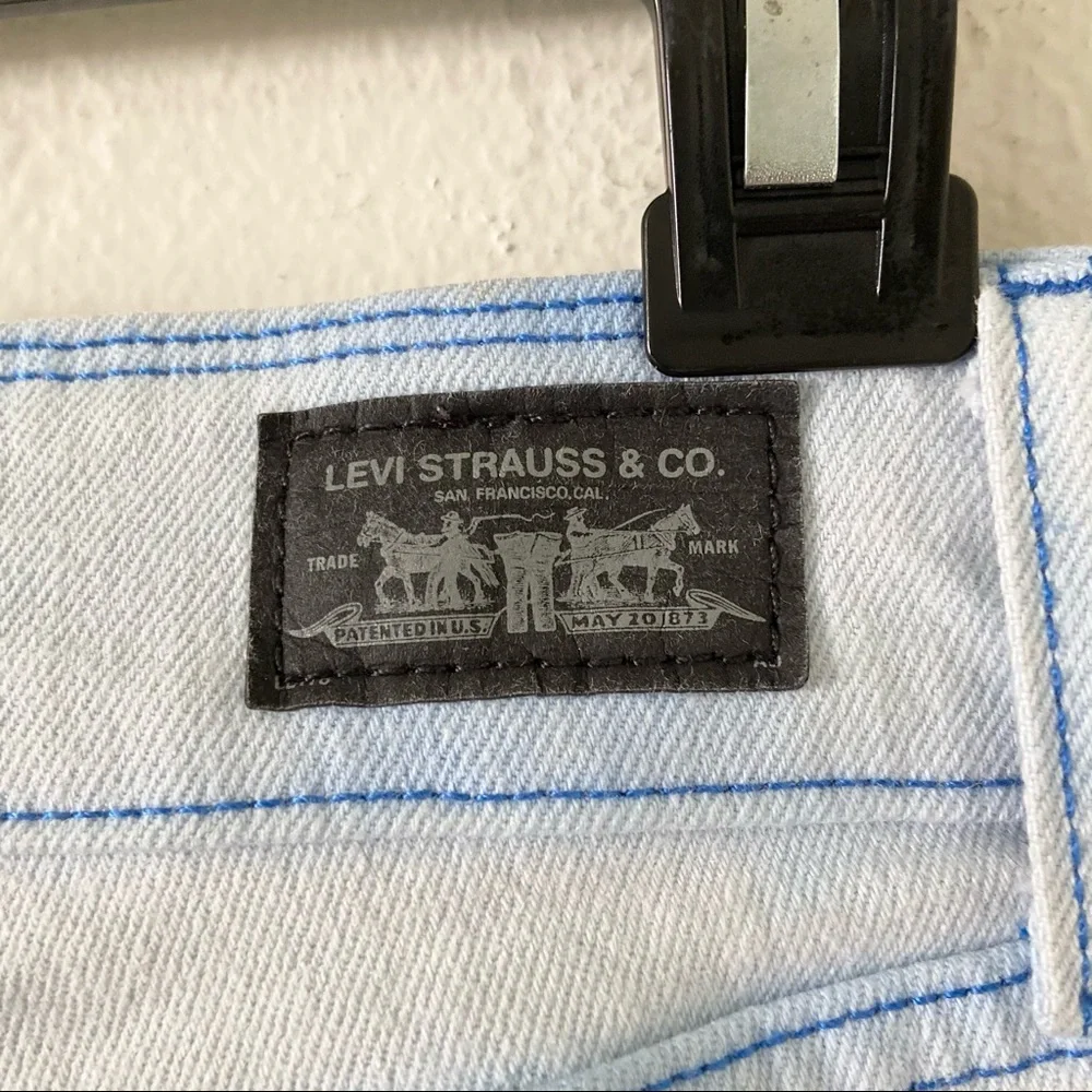 🪼SOLD🪼 Levi’s Vintage Y2k Black Tab Light Blue Wash Denim Jean Shorts | 3 - Picture 4 of 11